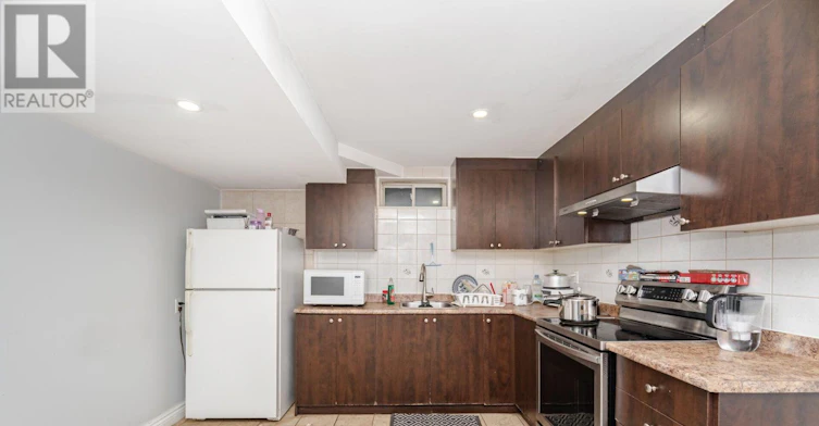 2 Queen Mary Drive, Brampton, ON, L7A 1X6 - 49