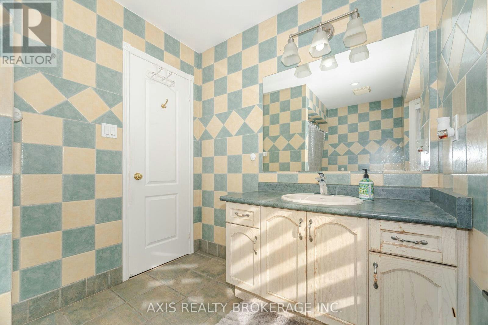 2 Queen Mary Drive, Brampton, ON, L7A 1X6 - 41