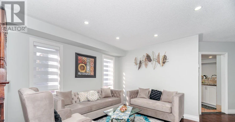 2 Queen Mary Drive, Brampton, ON, L7A 1X6 - 8