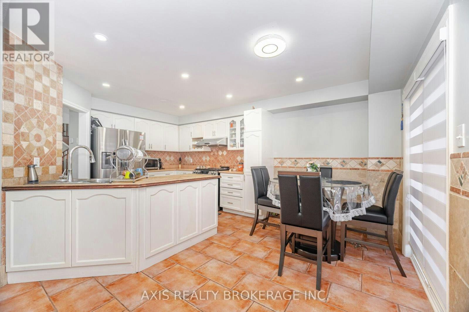 2 Queen Mary Drive, Brampton, ON, L7A 1X6 - 17