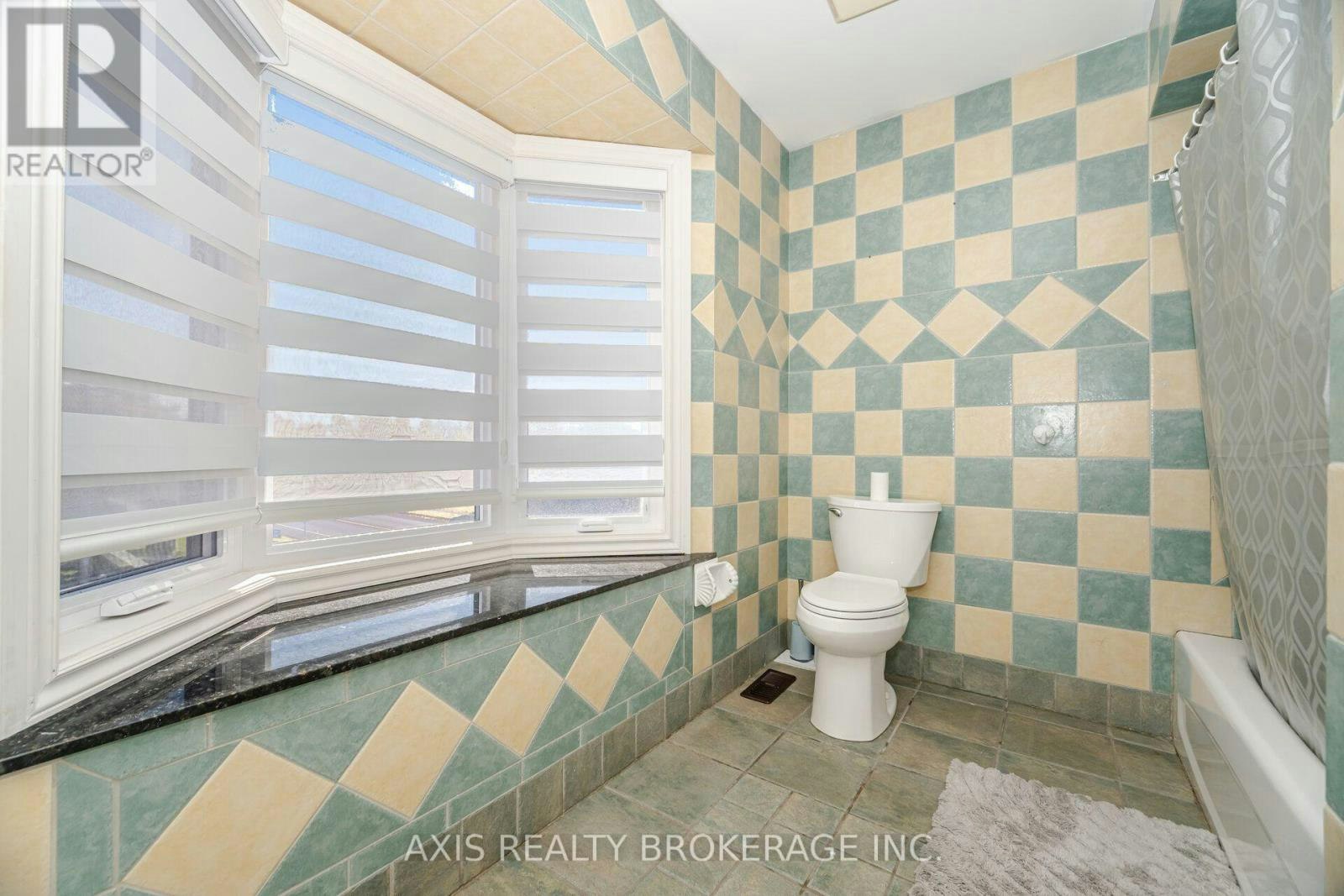 2 Queen Mary Drive, Brampton, ON, L7A 1X6 - 42