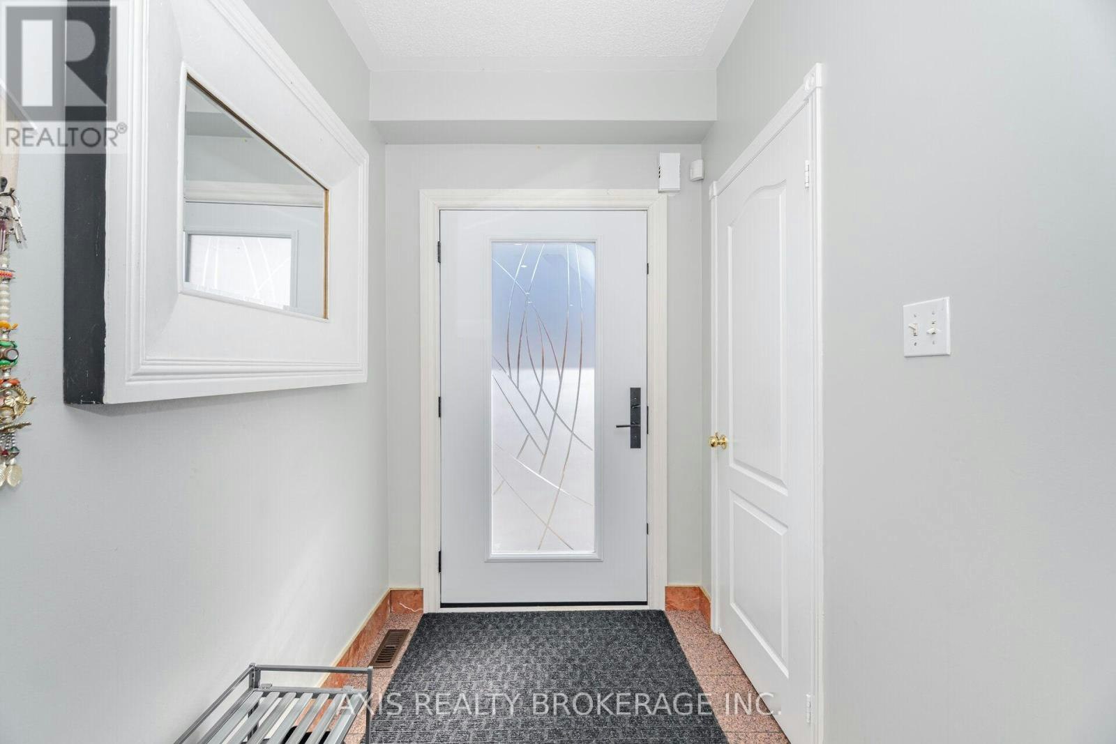 2 Queen Mary Drive, Brampton, ON, L7A 1X6 5
