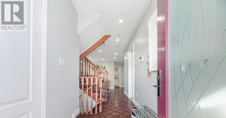 2 Queen Mary Drive, Brampton, ON, L7A 1X6 - 6