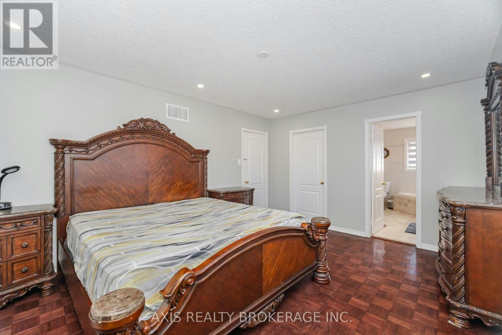 2 Queen Mary Drive, Brampton, ON, L7A 1X6 - 30