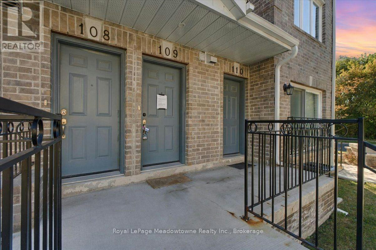 109-75 Weldrick Road E, Richmond Hill, ON, L4C 0H9