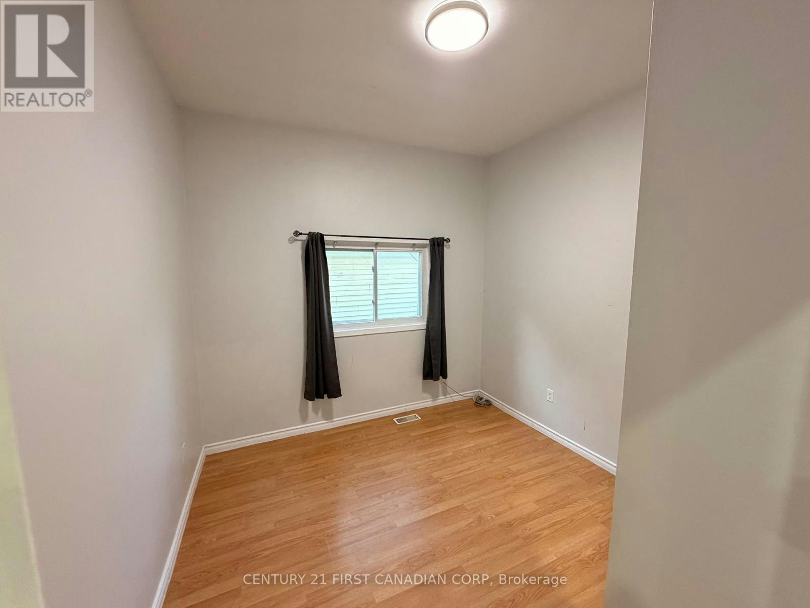 MAIN-31 Adelaide Street S, London, ON, N5Z 3K1 - 9