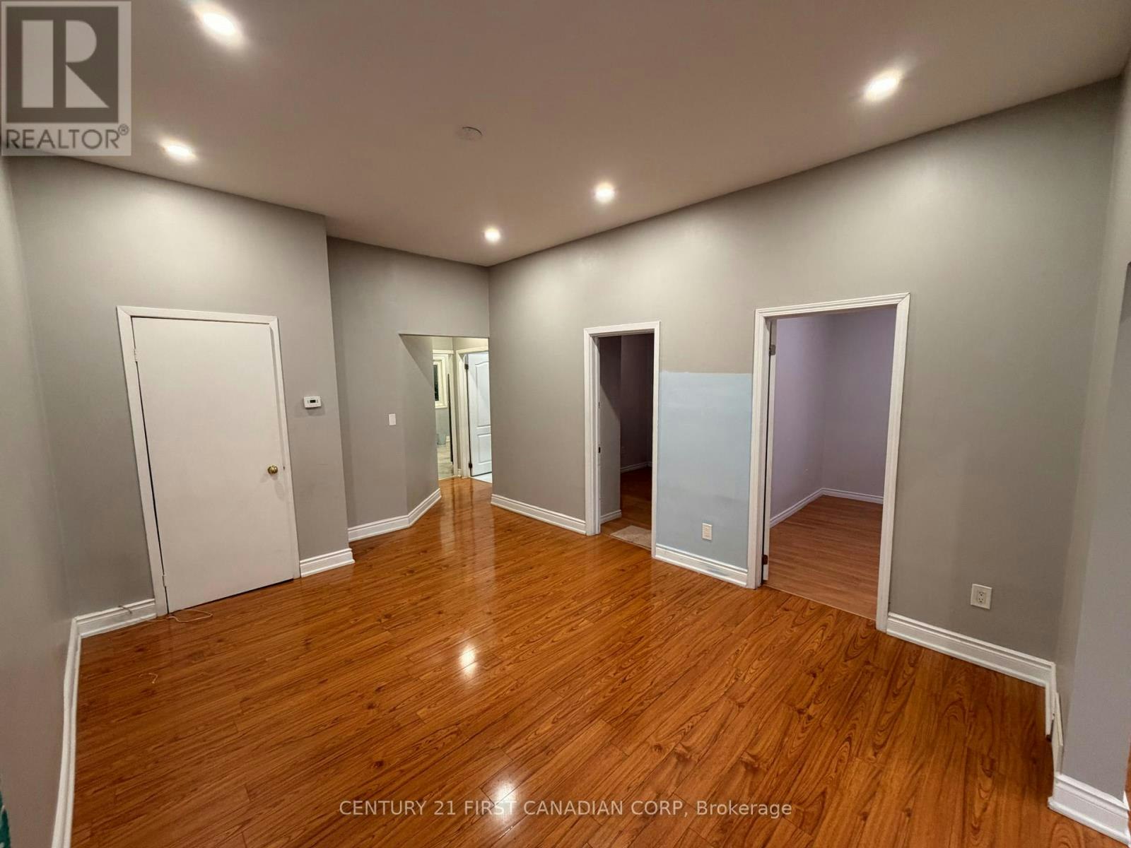 MAIN-31 Adelaide Street S, London, ON, N5Z 3K1 5