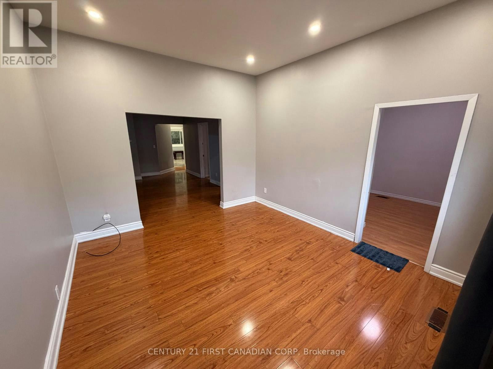 MAIN-31 Adelaide Street S, London, ON, N5Z 3K1 4