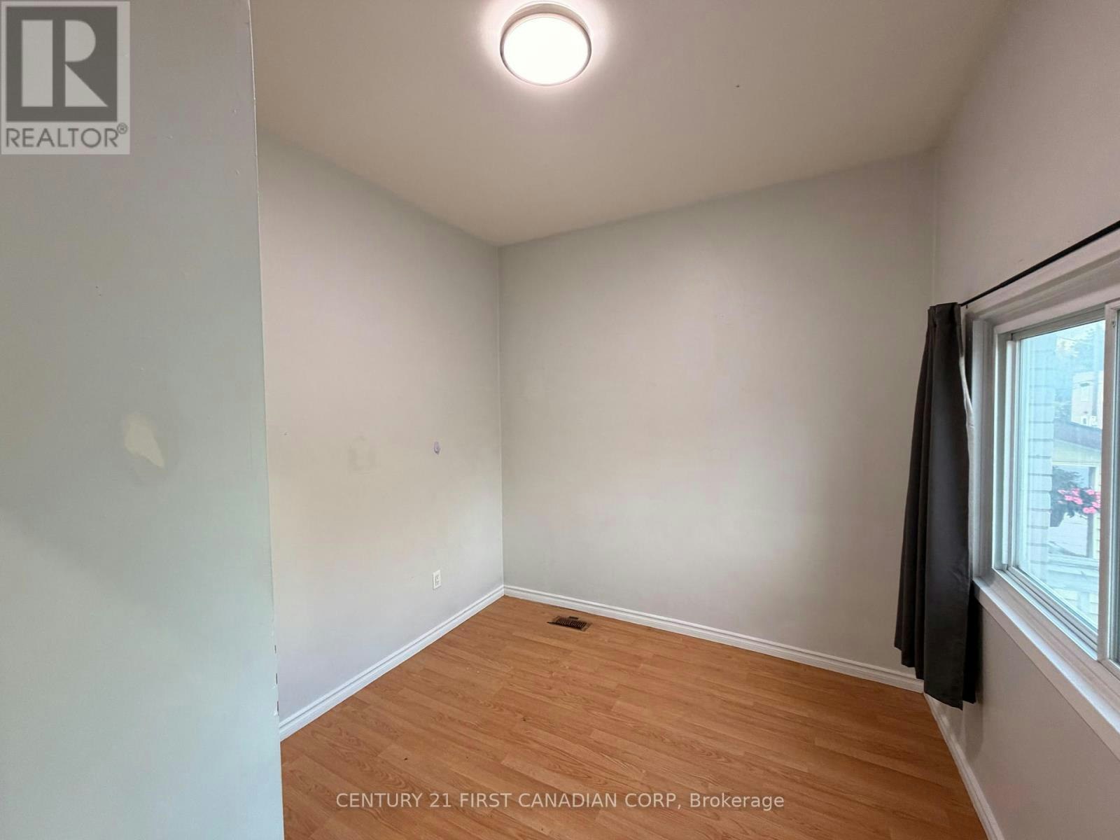 MAIN-31 Adelaide Street S, London, ON, N5Z 3K1 - 7