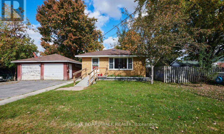 4 Davidson Street W