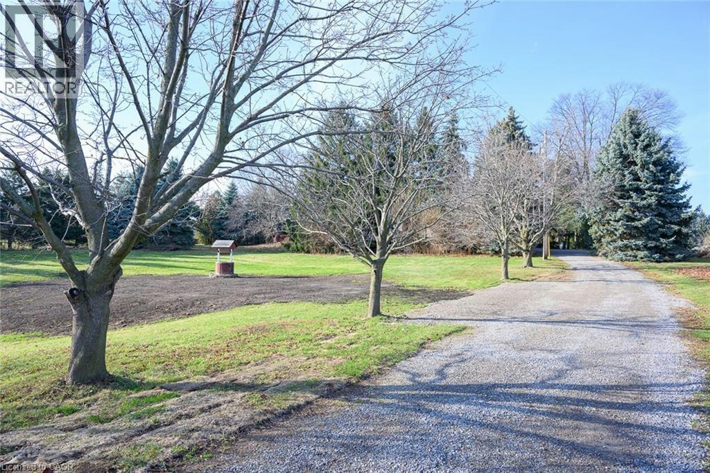 Lower 2-347 York Road, Burlington, ON, L7R 3X5 5
