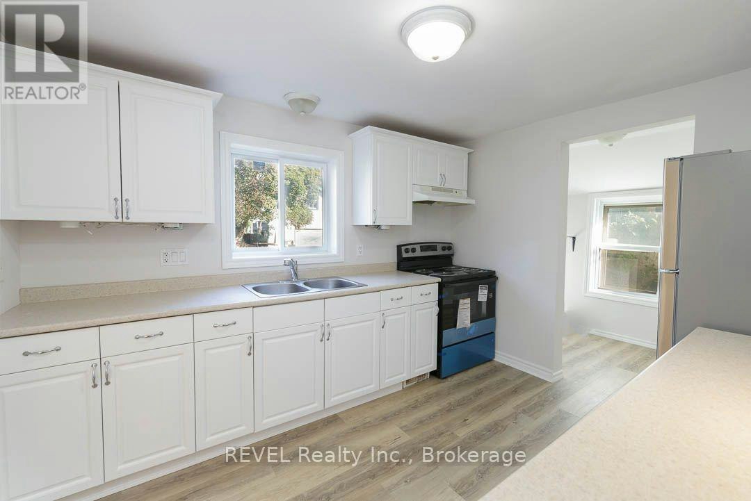 389 Glendale Avenue, St. Catharines, ON, L2T 1C3 1