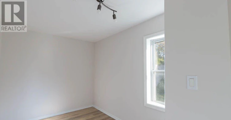 389 Glendale Avenue, St. Catharines, ON, L2T 1C3 - 7