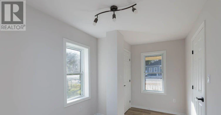 389 Glendale Avenue, St. Catharines, ON, L2T 1C3 - 6