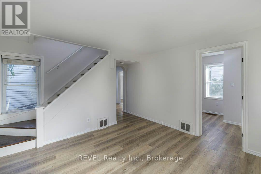 389 Glendale Avenue, St. Catharines, ON, L2T 1C3 4