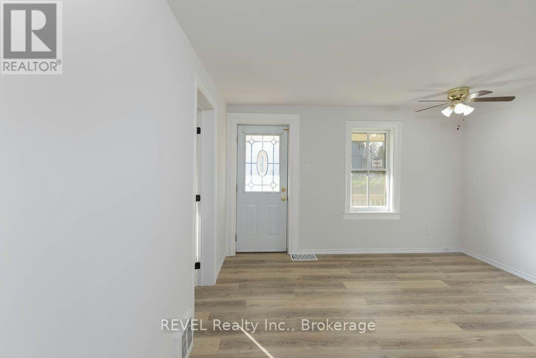 389 Glendale Avenue, St. Catharines, ON, L2T 1C3 2