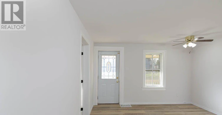 389 Glendale Avenue, St. Catharines, ON, L2T 1C3 - 2