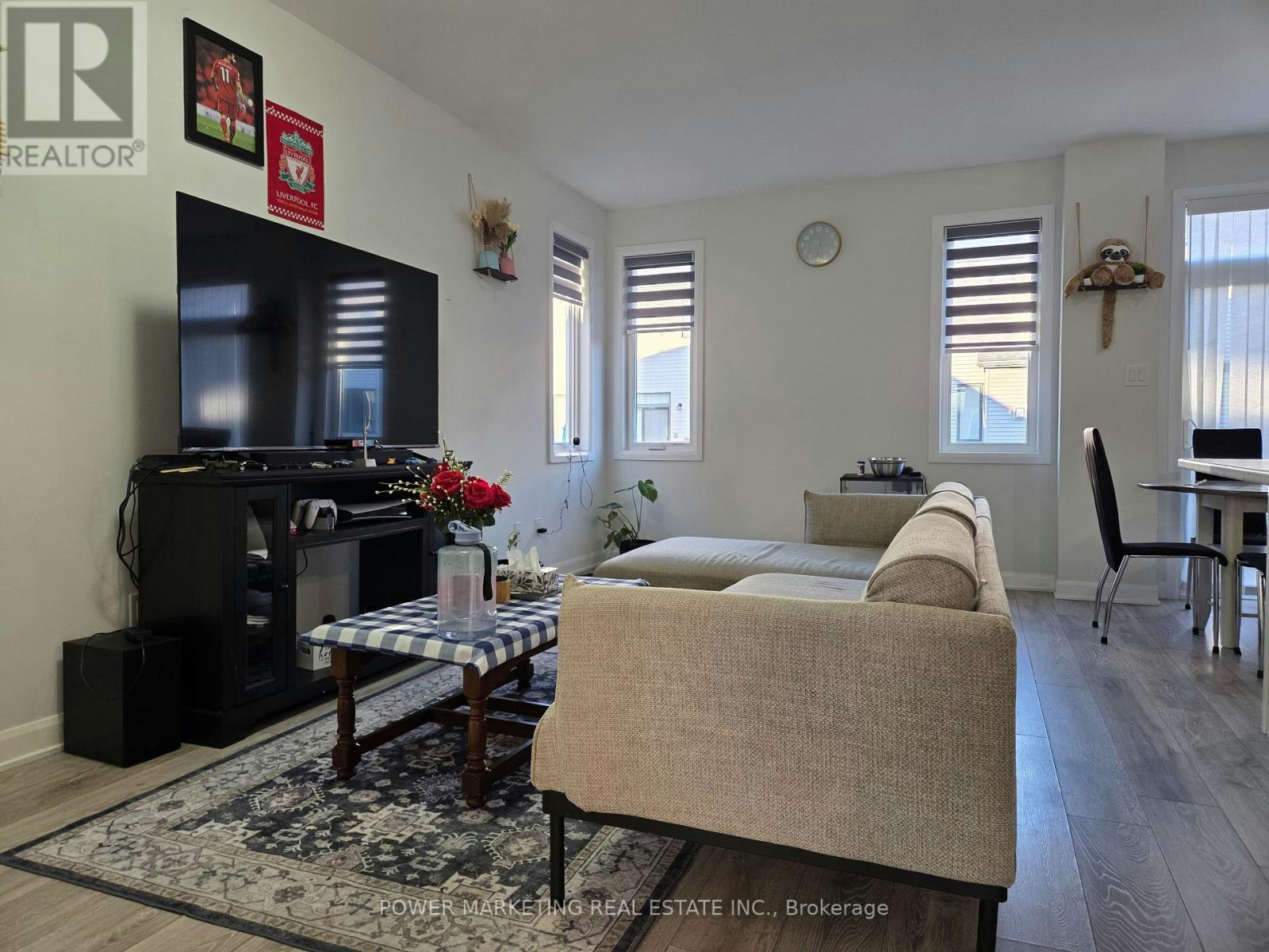 571 Lilith Street, Ottawa, ON, K2J 6Z5 3