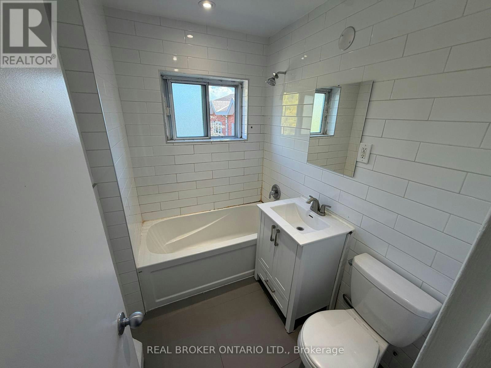 202-50 Benson Avenue, Richmond Hill, ON, L4C 4E6 - 7