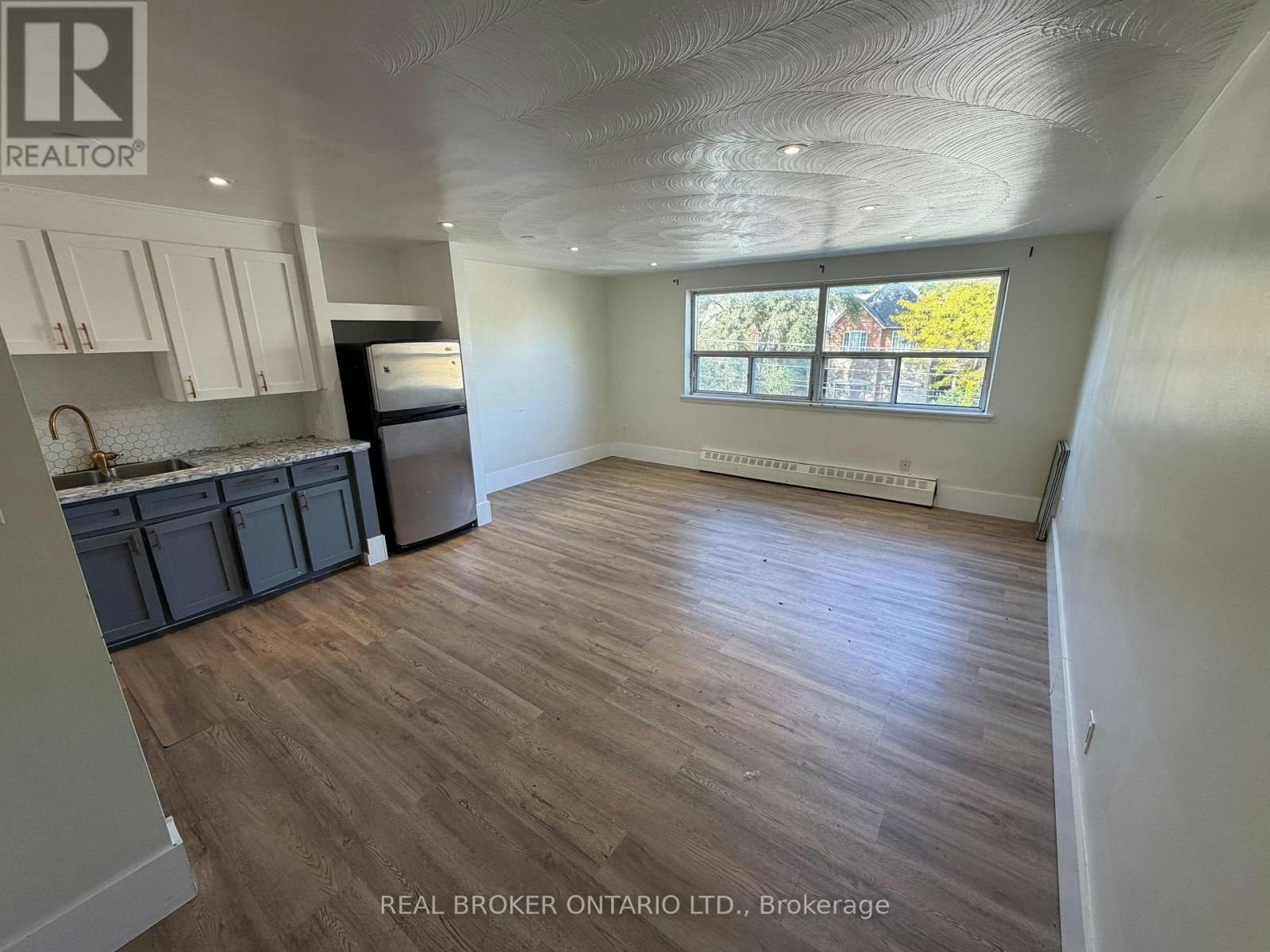 202-50 Benson Avenue, Richmond Hill, ON, L4C 4E6
