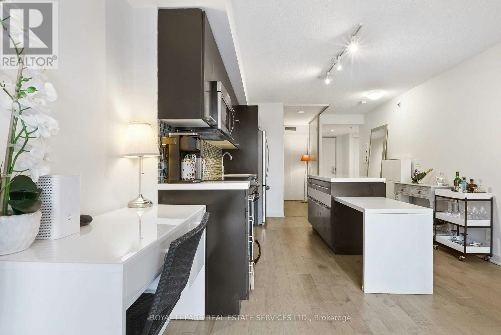 430-21 Nelson Street, Toronto, ON, M5V 3H9 - 4