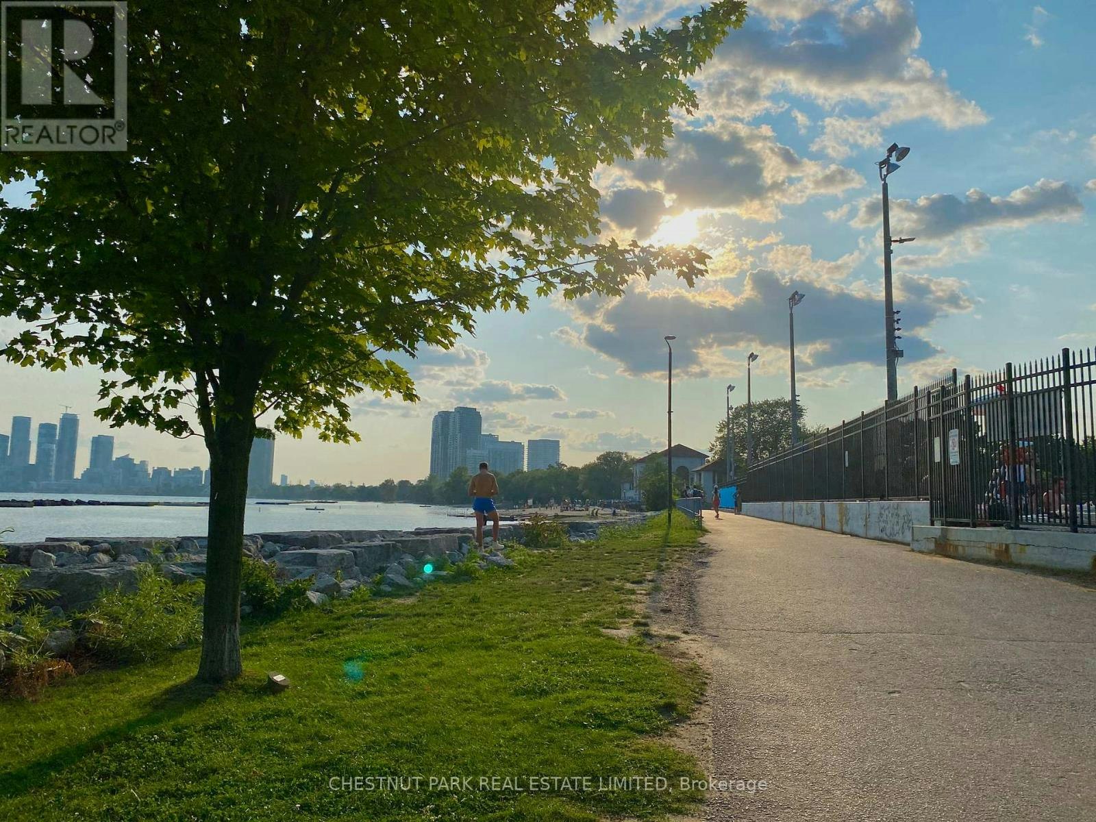 REAR-95 Parkside Drive, Toronto, ON, M6R 2Y8 - 39