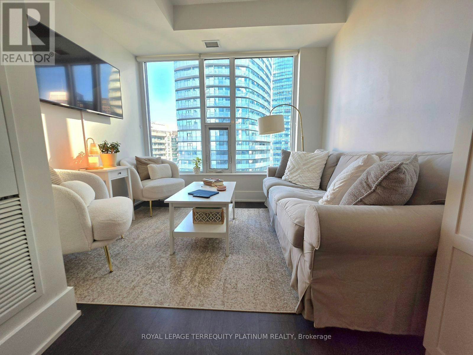 3212-10 York Street, Toronto, ON, M5J 0E1 4