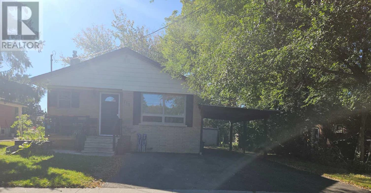 BSSEMENT-711 Dunlop Street W, Whitby, ON, L1N 1V4