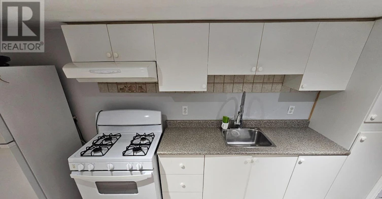 LOWER LEVEL-19 Keystone Avenue, Toronto, ON, M4C 1G9 - 8