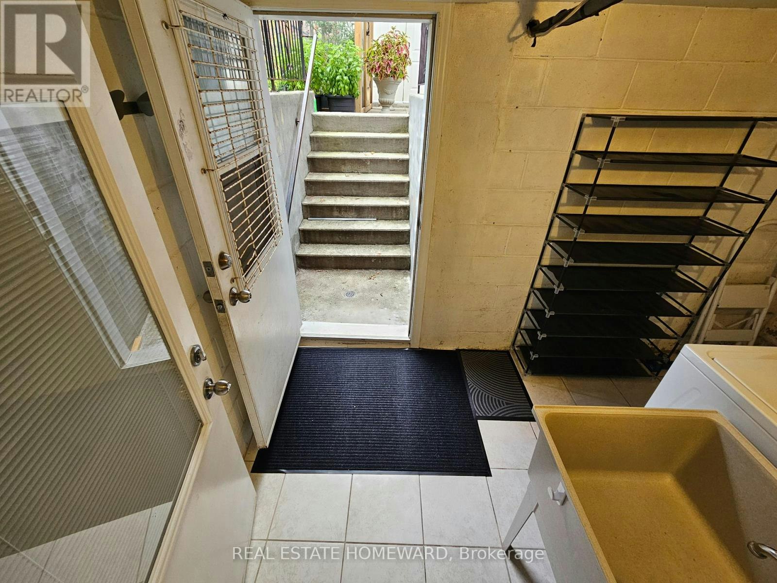 LOWER LEVEL-19 Keystone Avenue, Toronto, ON, M4C 1G9 - 4