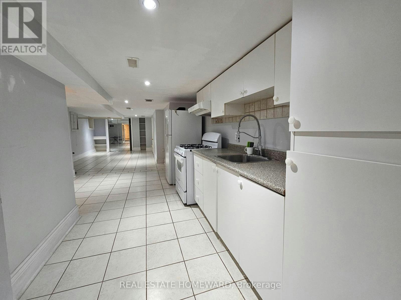 LOWER LEVEL-19 Keystone Avenue, Toronto, ON, M4C 1G9 - 5