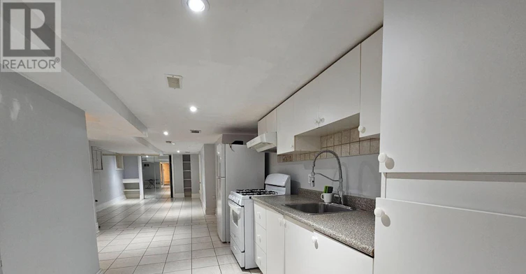 LOWER LEVEL-19 Keystone Avenue, Toronto, ON, M4C 1G9 - 5