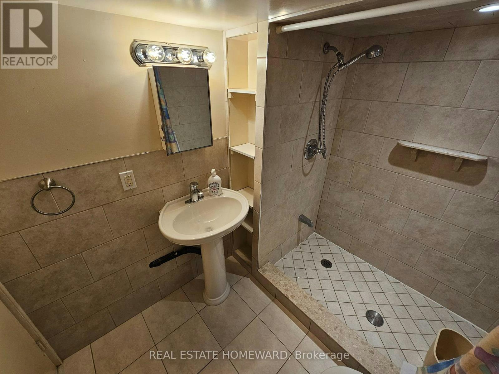 LOWER LEVEL-19 Keystone Avenue, Toronto, ON, M4C 1G9 - 23