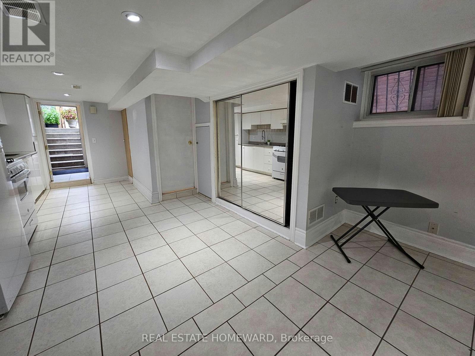 LOWER LEVEL-19 Keystone Avenue, Toronto, ON, M4C 1G9 - 11