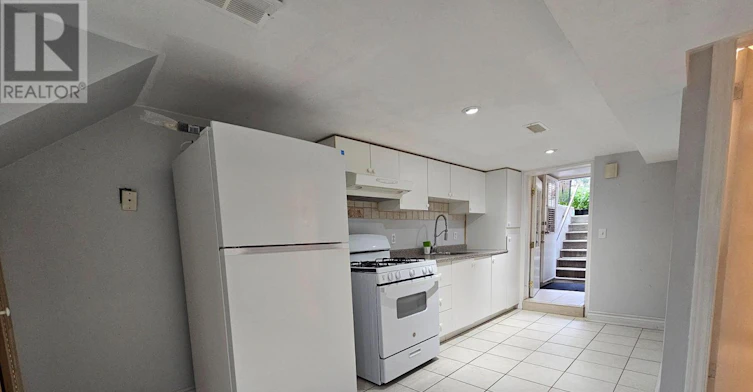 LOWER LEVEL-19 Keystone Avenue, Toronto, ON, M4C 1G9 - 9