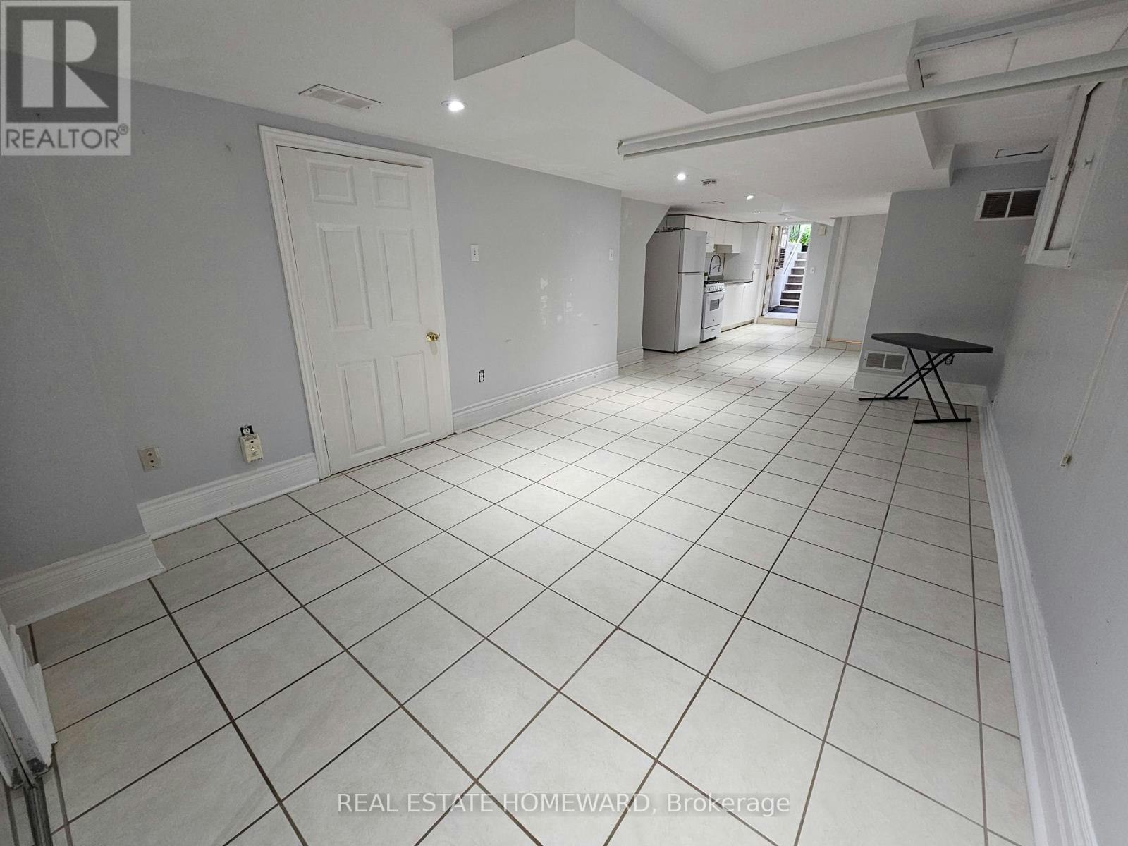 LOWER LEVEL-19 Keystone Avenue, Toronto, ON, M4C 1G9 - 17