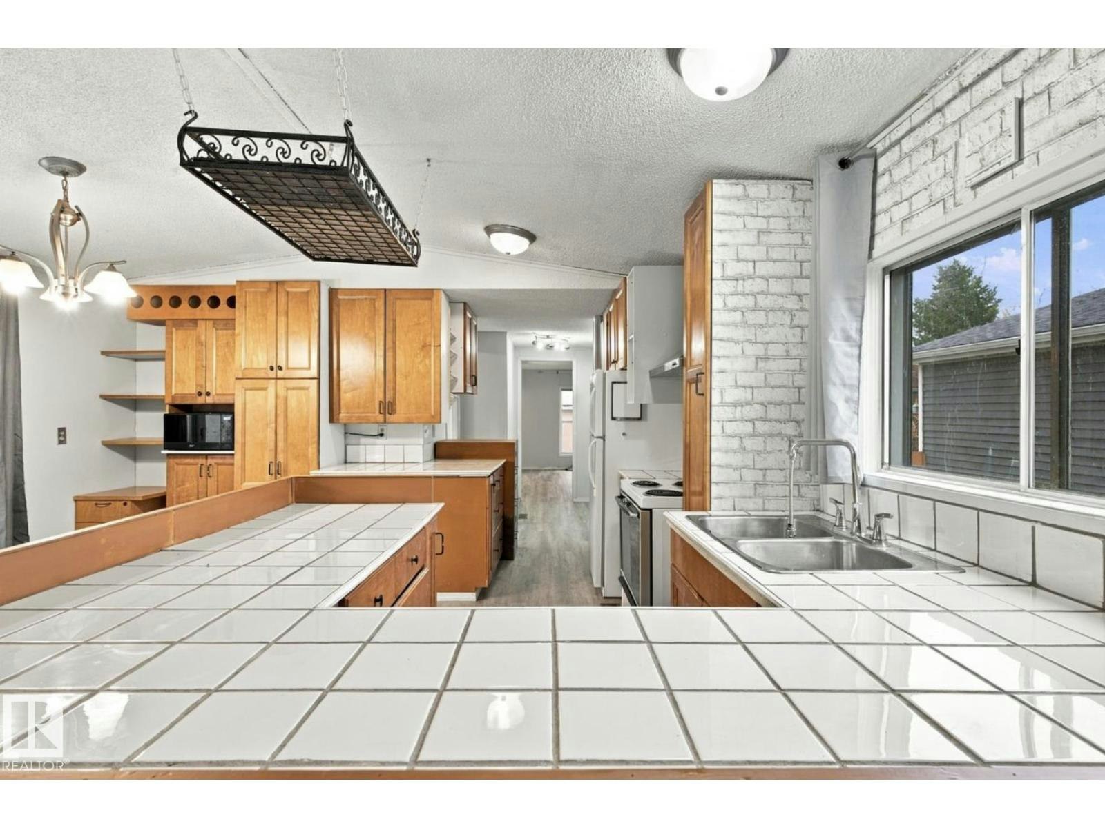 2664 Lakeview Drive NW, Edmonton, AB, T5S 1T7