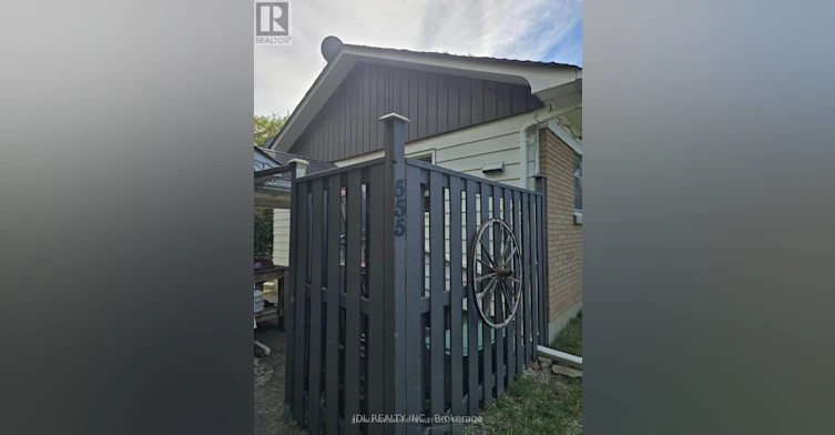 555 Wellington Street W, Aurora, ON, L4G 6J7 - 2