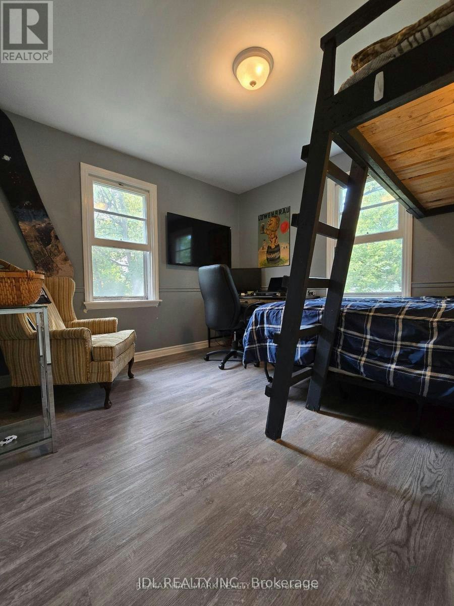 555 Wellington Street W, Aurora, ON, L4G 6J7 - 5