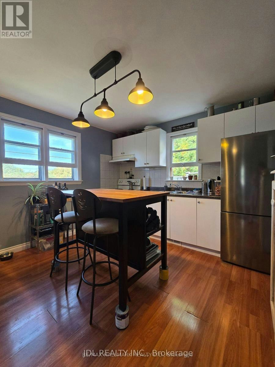 555 Wellington Street W, Aurora, ON, L4G 6J7 - 3