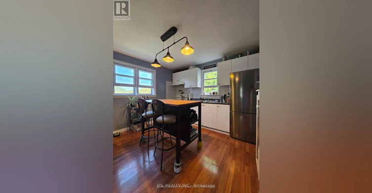 555 Wellington Street W, Aurora, ON, L4G 6J7 - 3