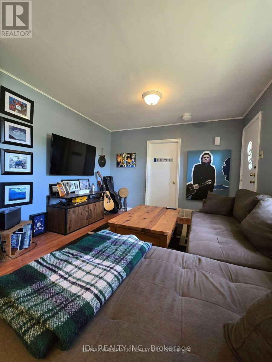555 Wellington Street W, Aurora, ON, L4G 6J7 - 11