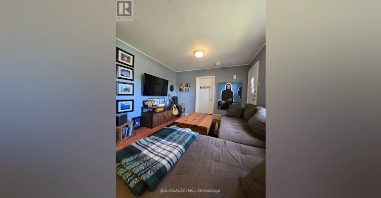 555 Wellington Street W, Aurora, ON, L4G 6J7 - 11