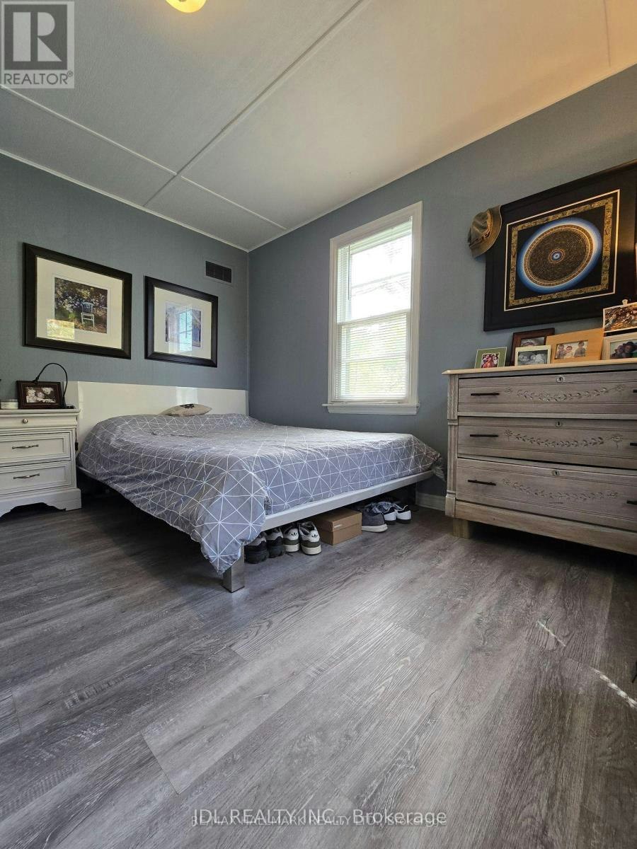 555 Wellington Street W, Aurora, ON, L4G 6J7 - 12