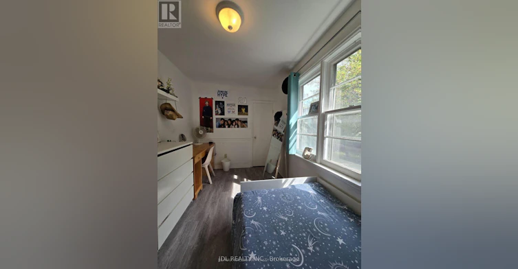 555 Wellington Street W, Aurora, ON, L4G 6J7 - 8