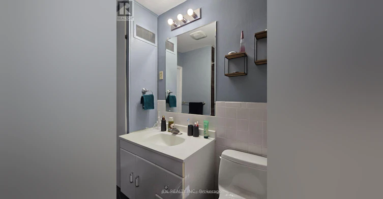 555 Wellington Street W, Aurora, ON, L4G 6J7 - 15