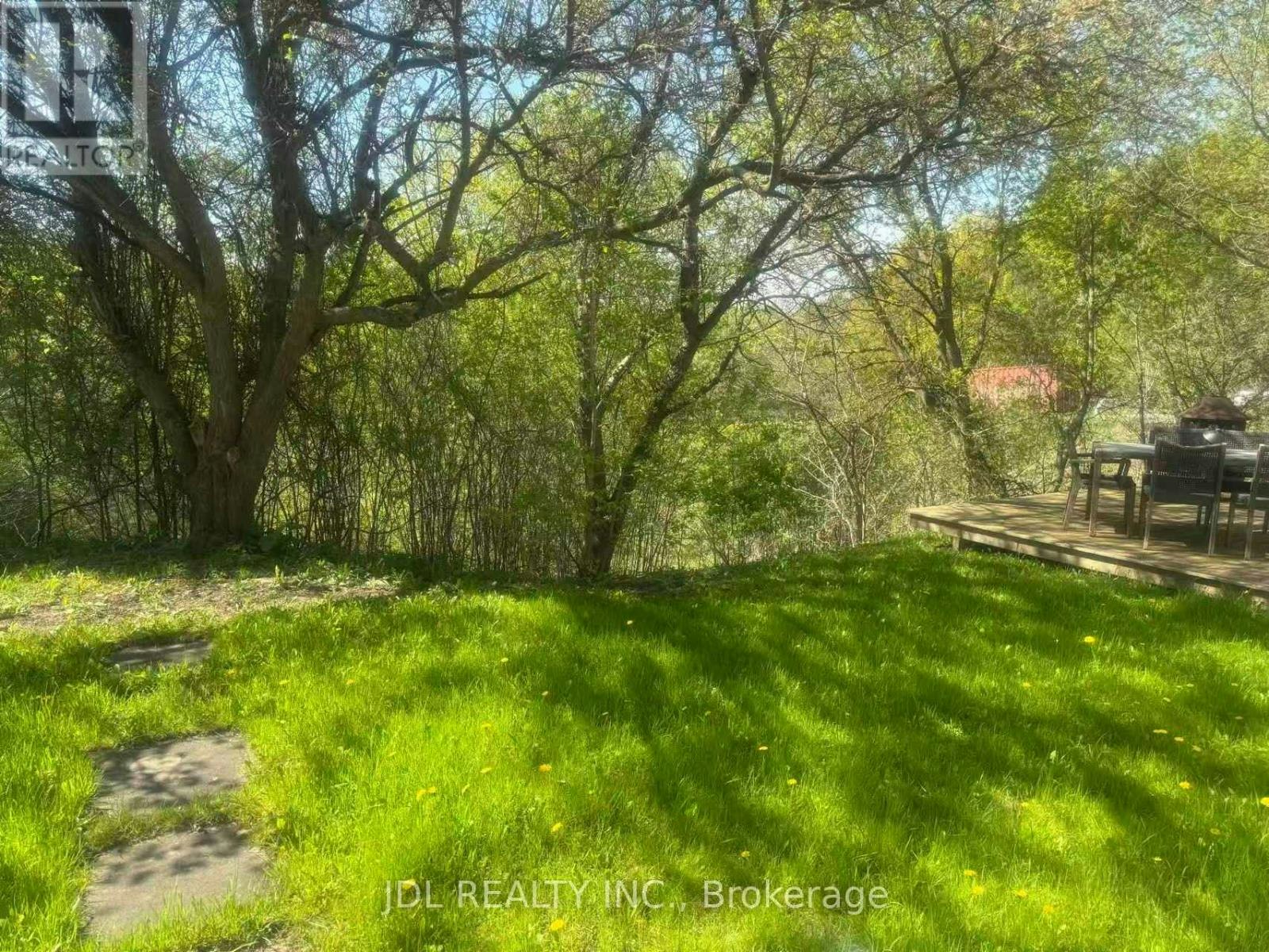 555 Wellington Street W, Aurora, ON, L4G 6J7 - 17