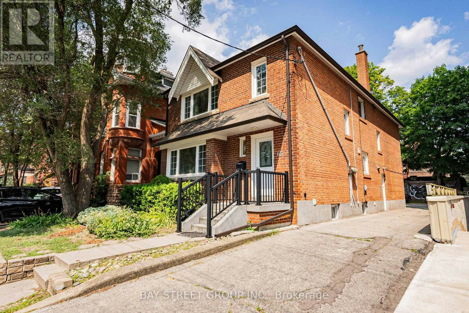 65 Spadina Road, Toronto, ON, M5R 2T1