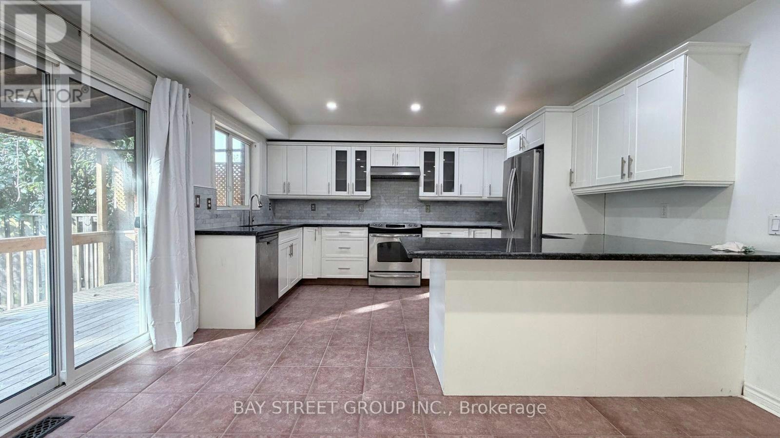 76 Sawmill Valley Drive, Newmarket, ON, L3X 2S3 - 4