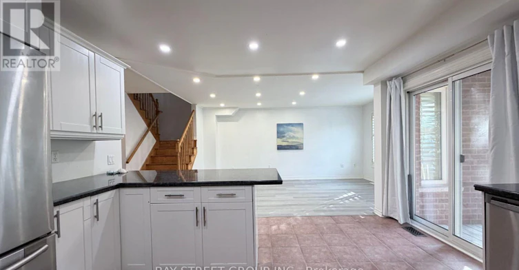 76 Sawmill Valley Drive, Newmarket, ON, L3X 2S3 - 5
